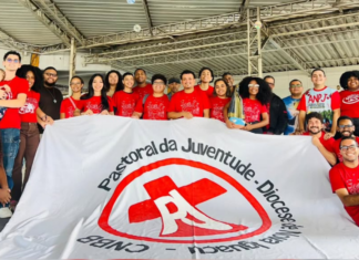 Pastoral da Juventude promove encontro bíblico em Queimados